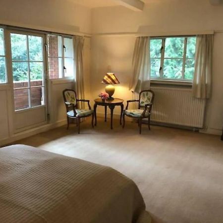 Vrijstaande Rietgedekte Villa Nabij Uitvalswegen Wassenaar Bagian luar foto
