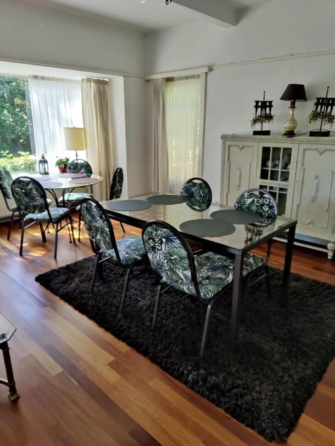 Vrijstaande Rietgedekte Villa Nabij Uitvalswegen Wassenaar Bagian luar foto