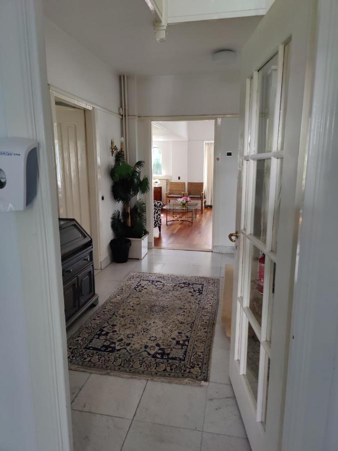 Vrijstaande Rietgedekte Villa Nabij Uitvalswegen Wassenaar Bagian luar foto