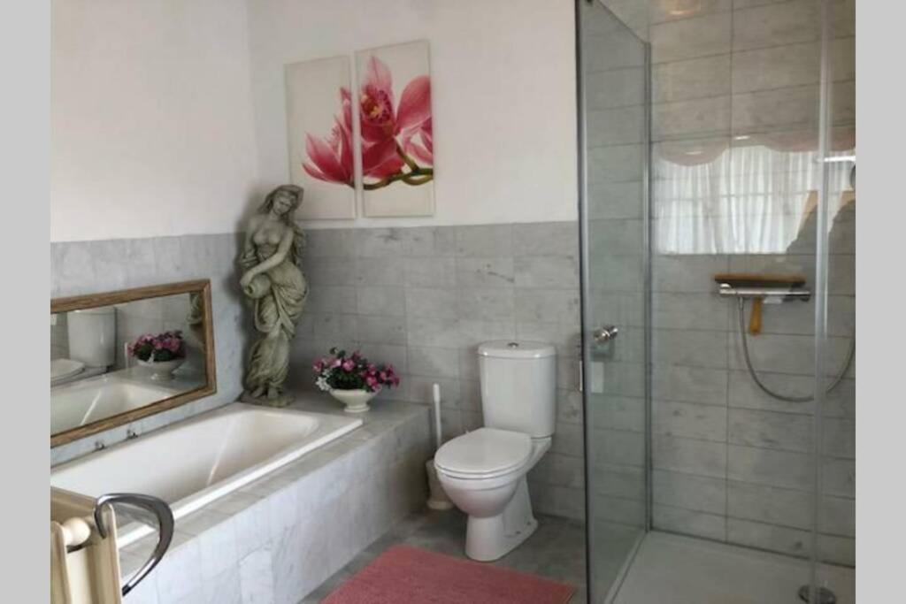 Vrijstaande Rietgedekte Villa Nabij Uitvalswegen Wassenaar Bagian luar foto