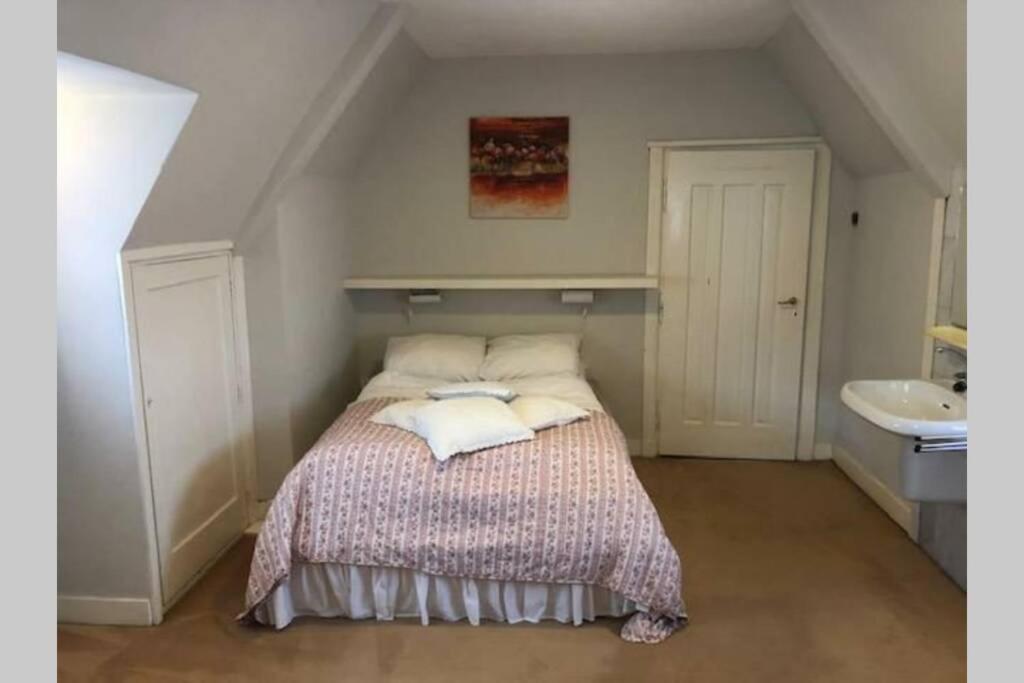 Vrijstaande Rietgedekte Villa Nabij Uitvalswegen Wassenaar Bagian luar foto