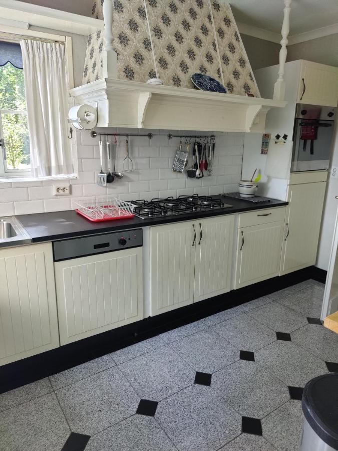 Vrijstaande Rietgedekte Villa Nabij Uitvalswegen Wassenaar Bagian luar foto